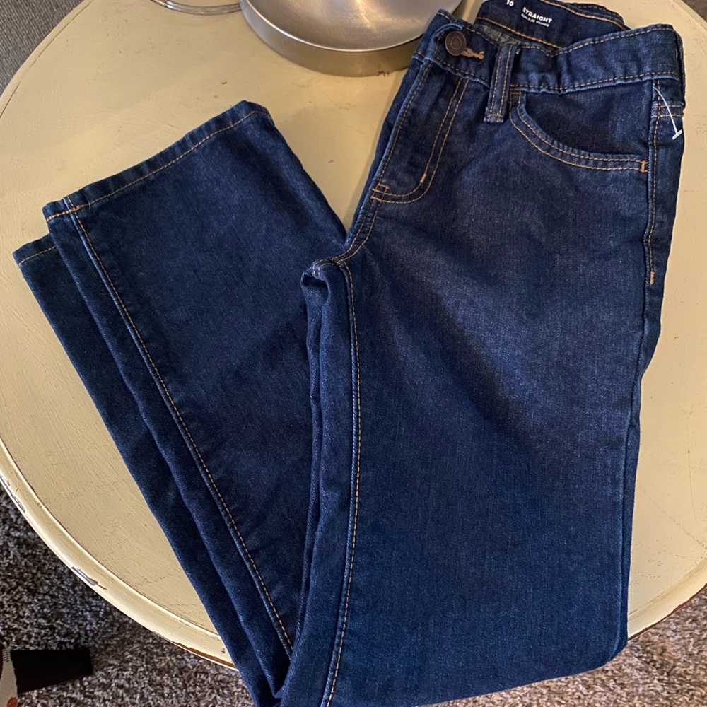 Old Navy straight leg built in tough. With built in adjustable waist.